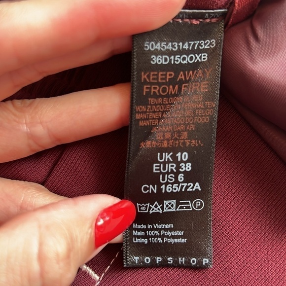 TOPSHOP Burgundy Dress Pants Slacks Pleated
Waist Tapered Leg Sz 6 - Picture 10 of 10